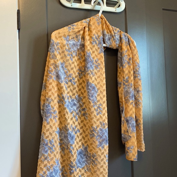 Scarf - Picture 1 of 2